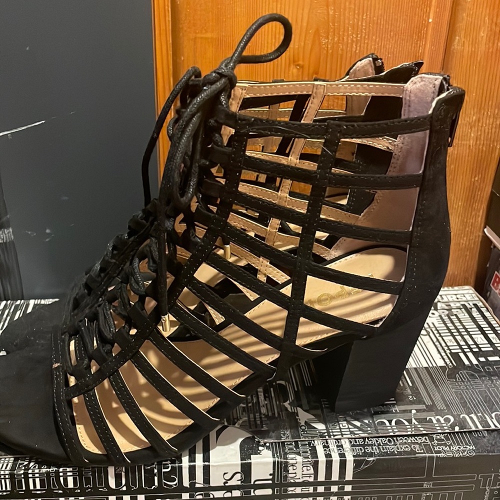 Report shoes
